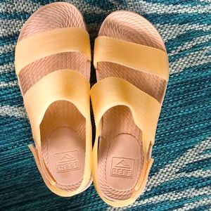 Reef water vista Sandles